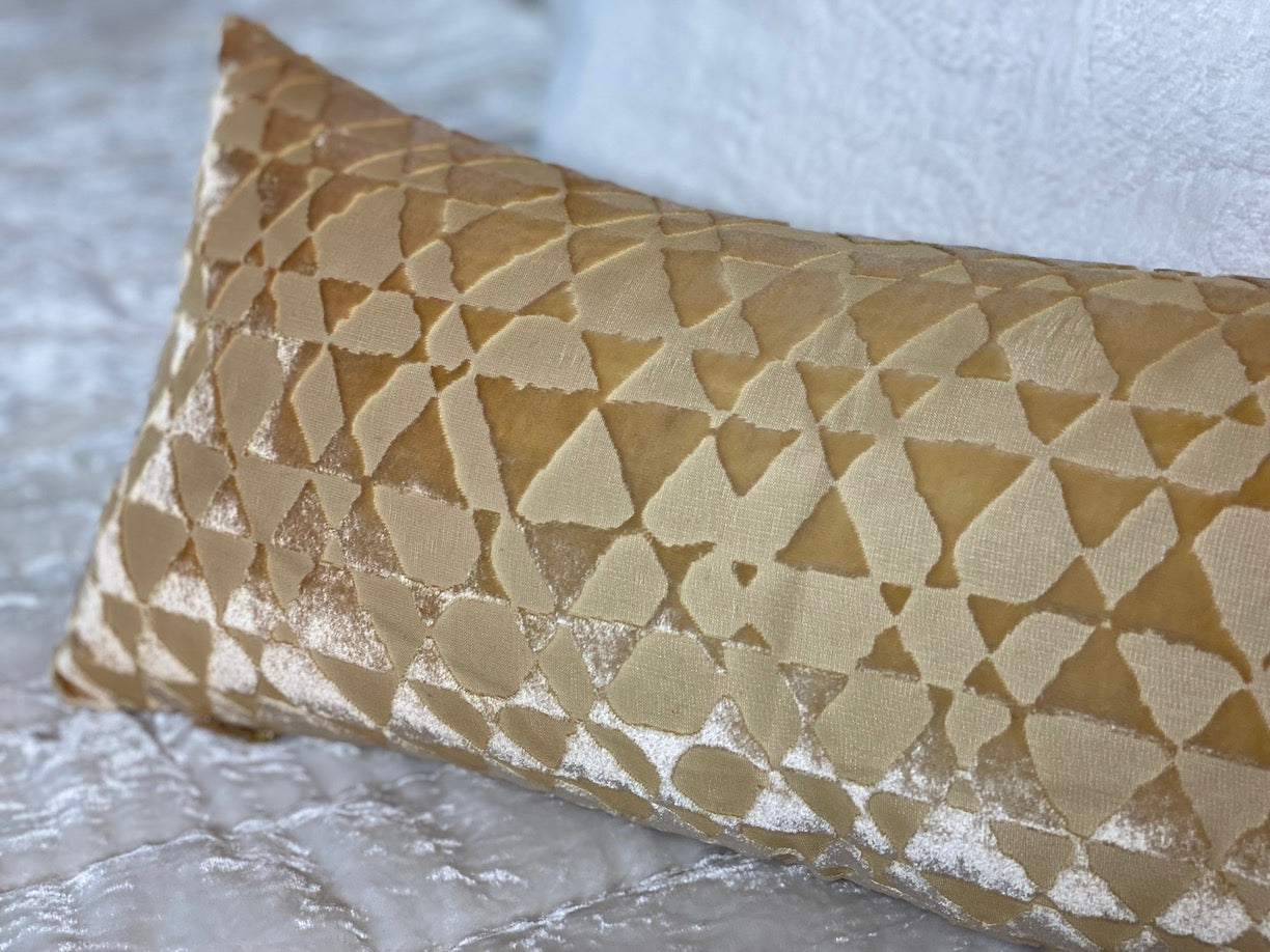 Kevin O'Brien Triangles gold beige pillows – Pandora's Santa Fe