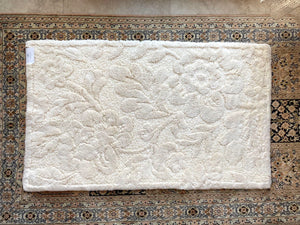 Abyss Habidecor Brighton bath rug. Made in Portugal. Color: ivory. 