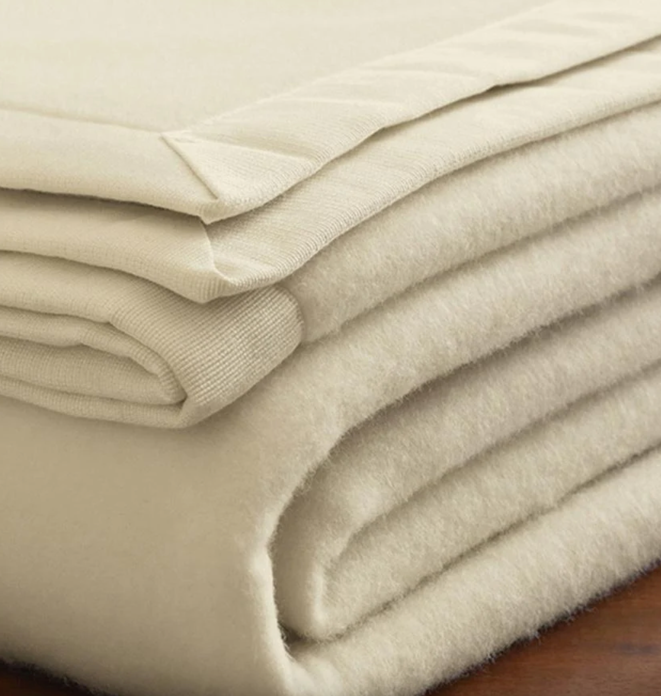 Savoy 100% cashmere blanket by Sferra