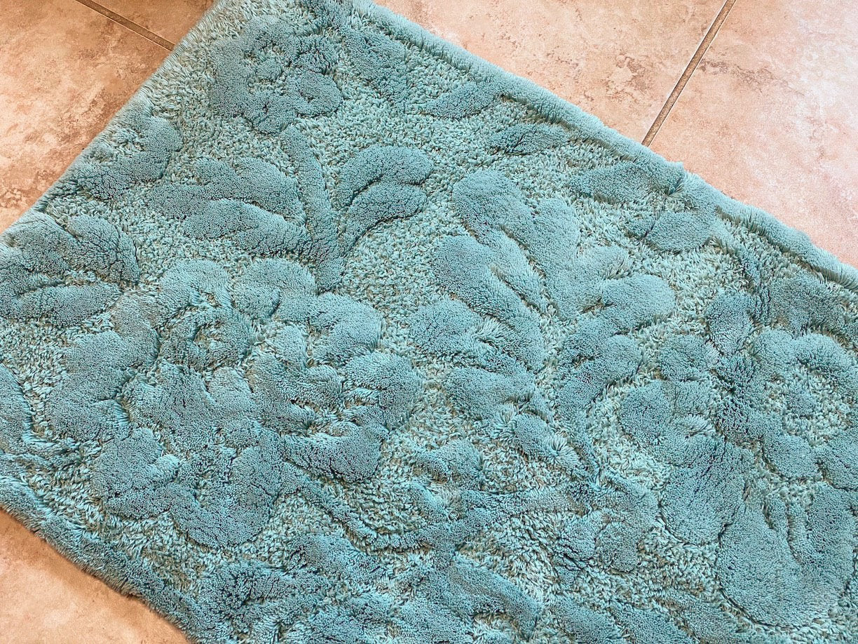 Abyss Habidecor Brighton bath rug. Made in Portugal. Color: aqua.